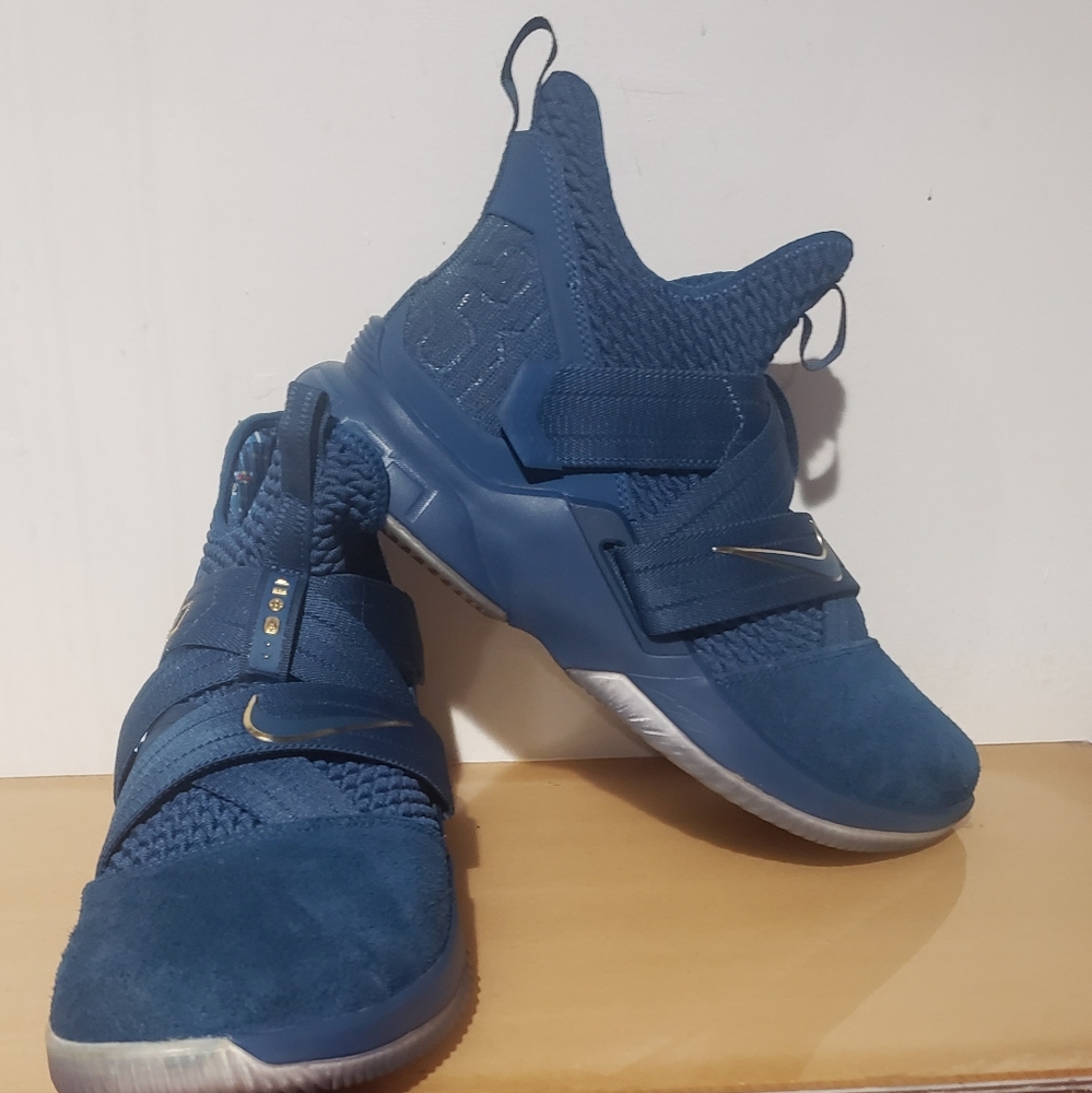 Nike Lebron Soldier 12